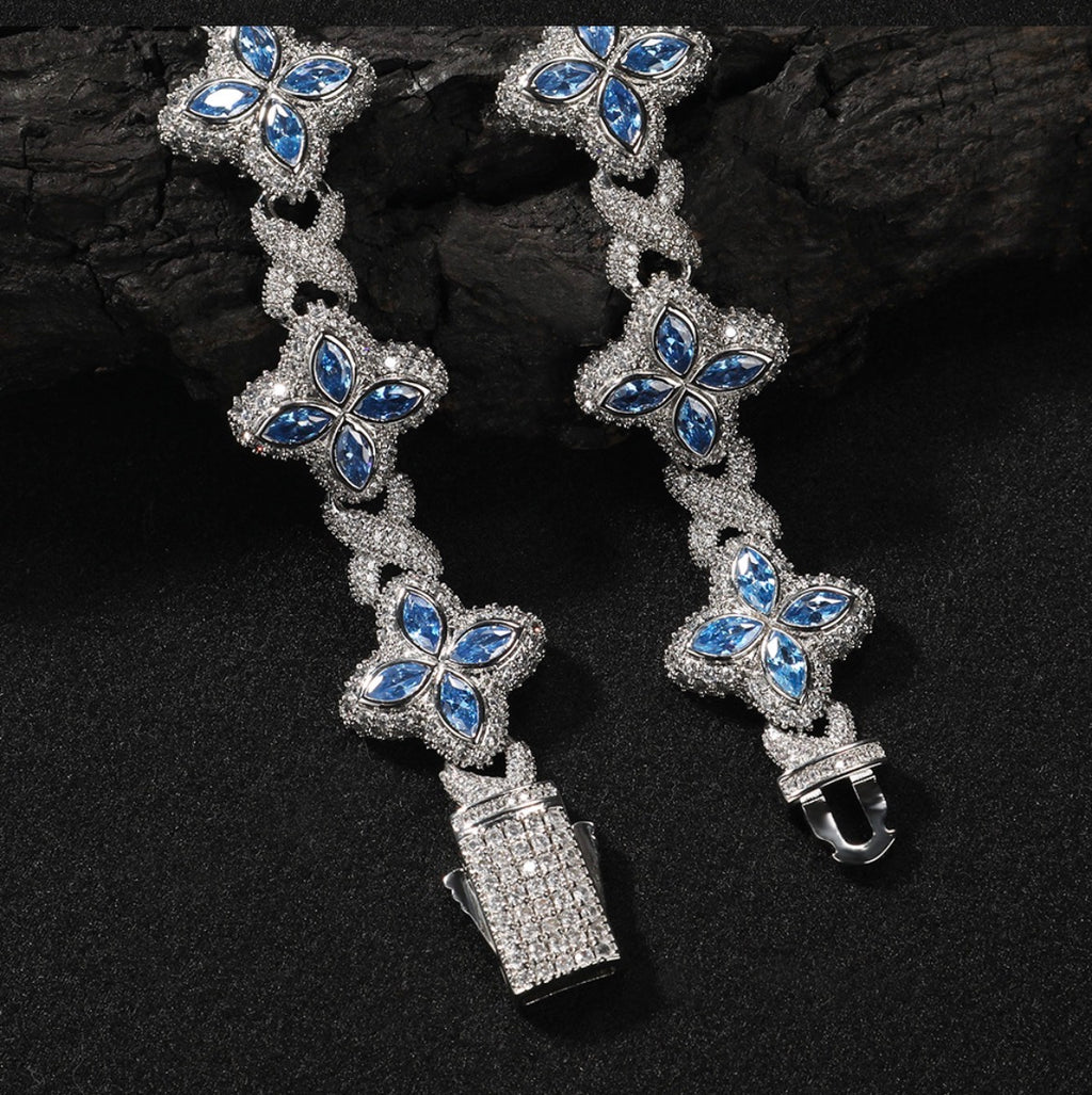 Four leaf clover bracelet
