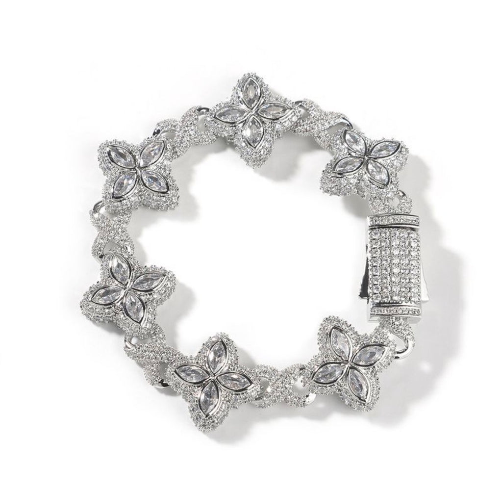 Four leaf clover bracelet