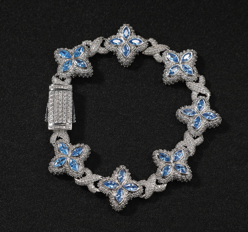 Four leaf clover bracelet