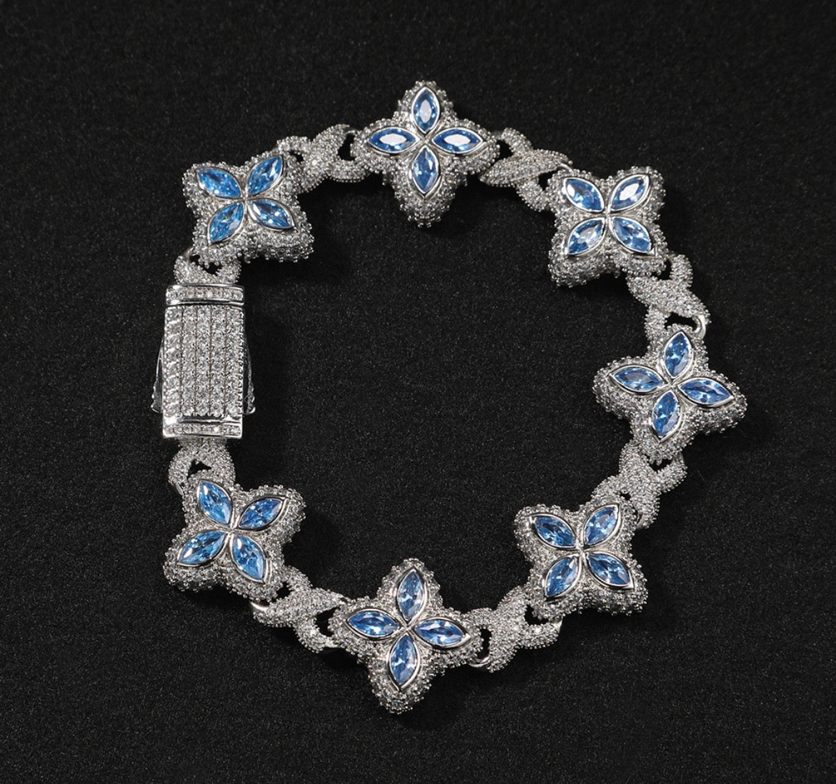 Four leaf clover bracelet